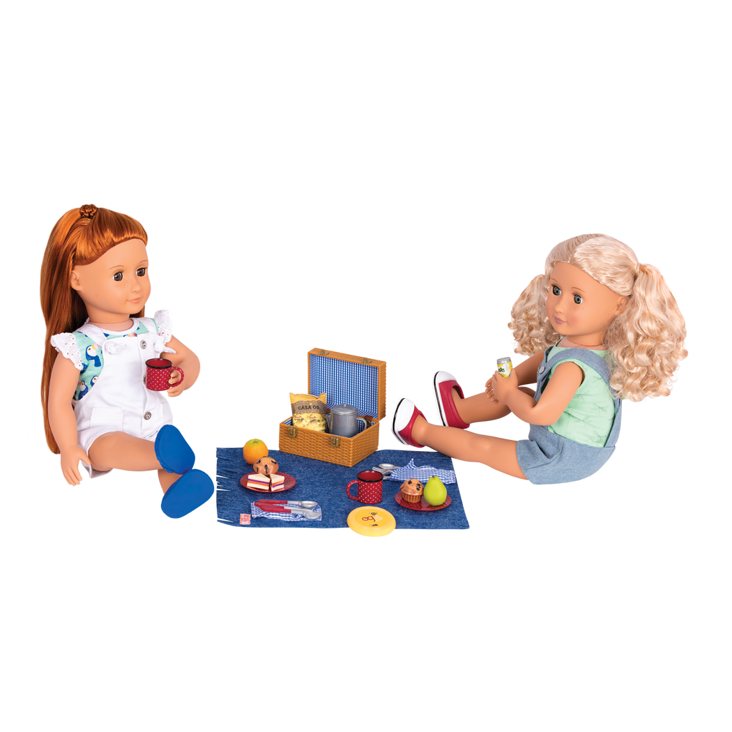 Noa and Coral having a picnic